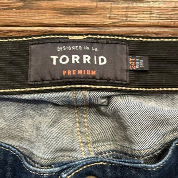 Torrid Distressed Sky High Skinny Jeans Size 24T - Picture 2 of 5